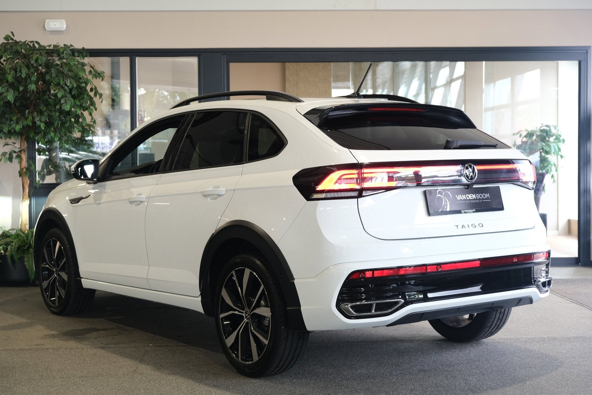 Volkswagen Taigo 1.0 TSI 2x R-Line DSG IQ Matrix Led Keyless, Gebruikt, Wit, Origineel Nederlands, Bedrijf
