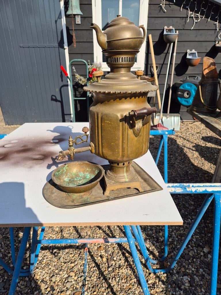 Antieke koperen Samovar met theepot en lekbak, Ophalen