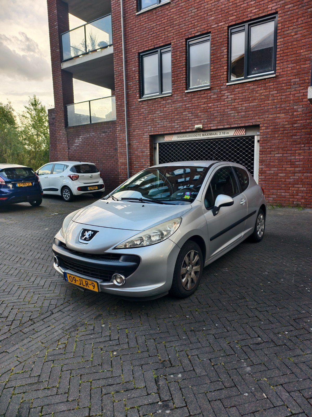 Peugeot 207 1.4 VTI 16V 3DRS 2009 Grijs, Auto's, Voorwielaandrijving, 49 €/maand, Origineel Nederlands, Handgeschakeld