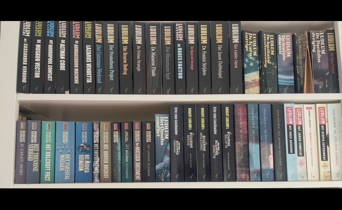 Grote collectie Robert Ludlum boeken - Thrillers, Ophalen, Gelezen