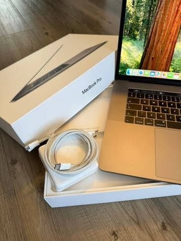 MacBook Pro Touchbar i7 | 16GB RAM | 512GB SSD | met DOOS, 2 tot 3 Ghz, 15 inch, 512 GB, Zo goed als nieuw