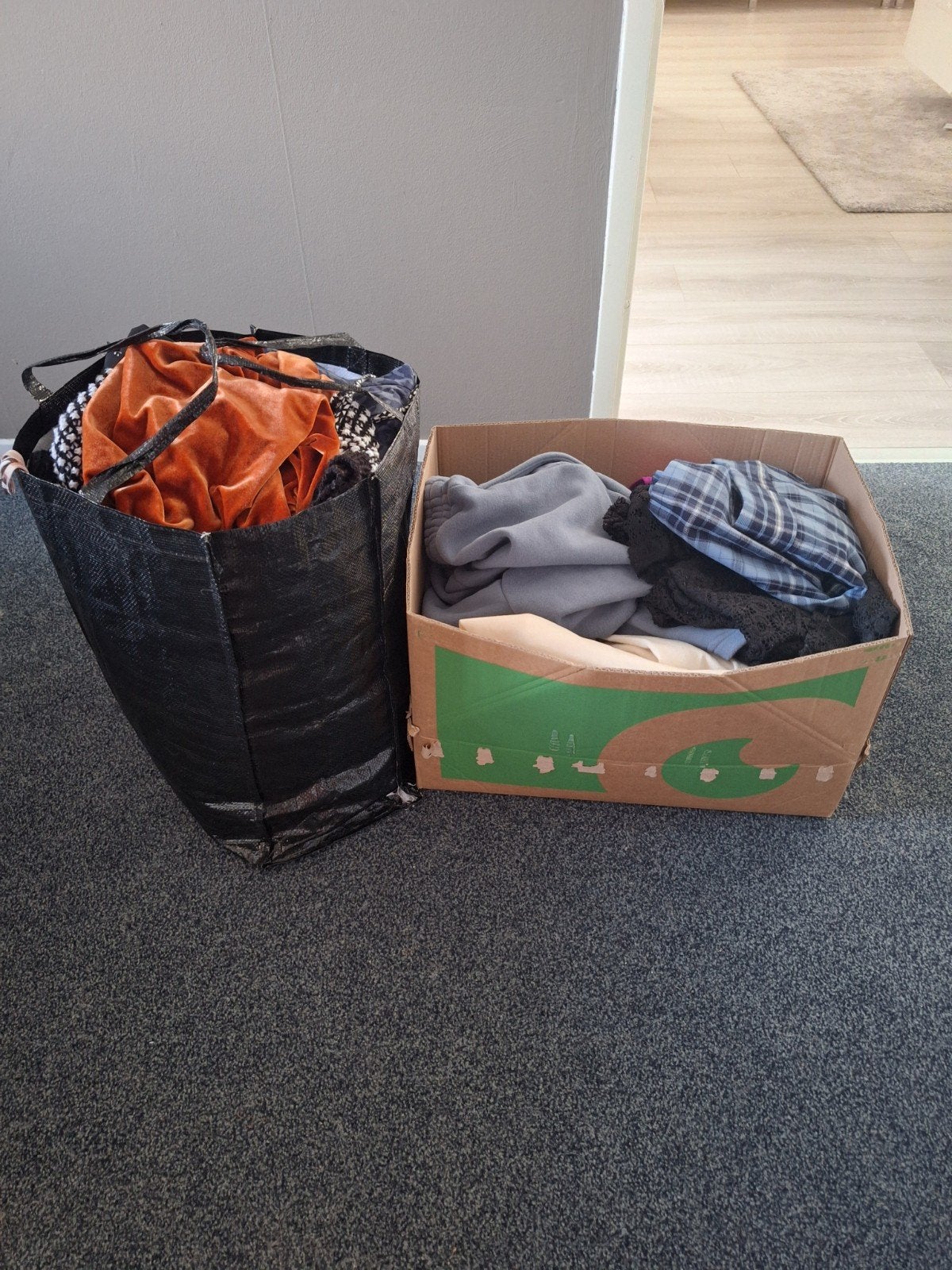 Dameskledingpakket, Ophalen, Zo goed als nieuw