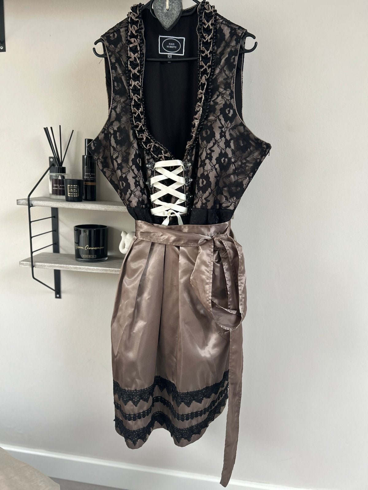 Dirndl jurk van Haus Huberts - Zwart/Beige kant, Zwart, Maat 46/48 (XL) of groter, Ophalen of Verzenden, Zo goed als nieuw