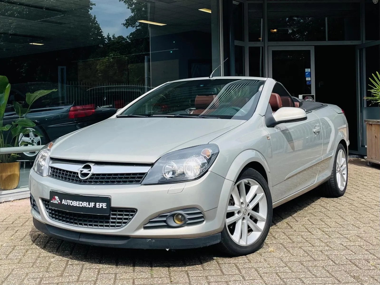 Opel Astra TwinTop 1.6 Cosmo Cabrio*Leer*Stlvrmng*Nap, Auto's, Voorwielaandrijving, 745 kg, Gebruikt, Cabriolet