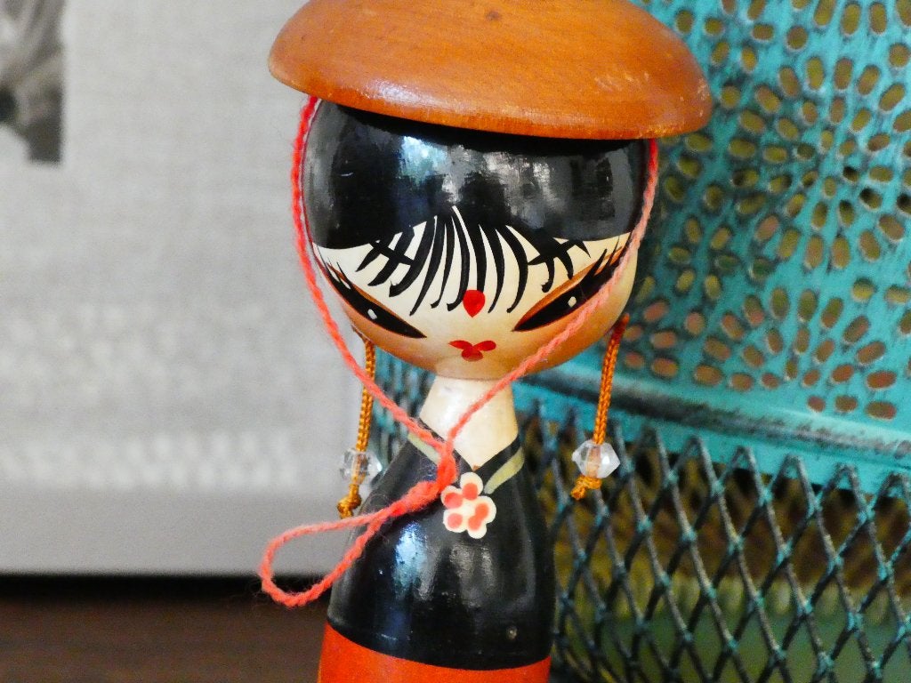 Traditionele Japanse Kokeshi Pop Handgesneden & beschilderd, Hout, Ophalen of Verzenden, 12 cm, Meerkleurig