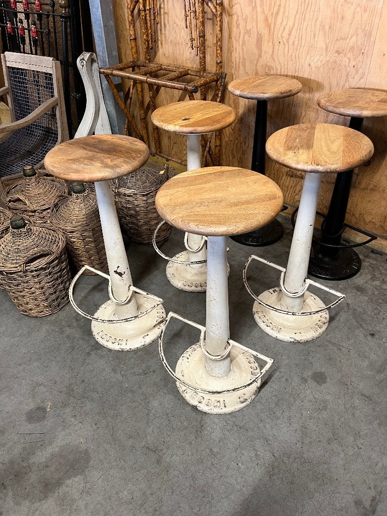 4 Industriele Necchi barkrukken metaal met Houten Zitting, Ophalen, Gebruikt, Met voetsteun, 60 tot 90 cm