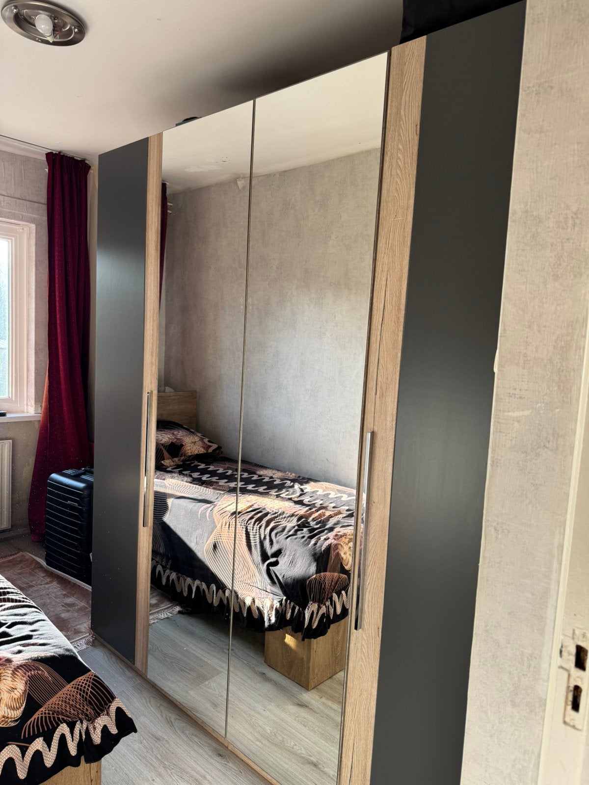 Draaideurkast Real | hout- en spiegeldeuren van Totaalbed, Huis en Inrichting, Ophalen of Verzenden, Zo goed als nieuw, 50 tot 75 cm