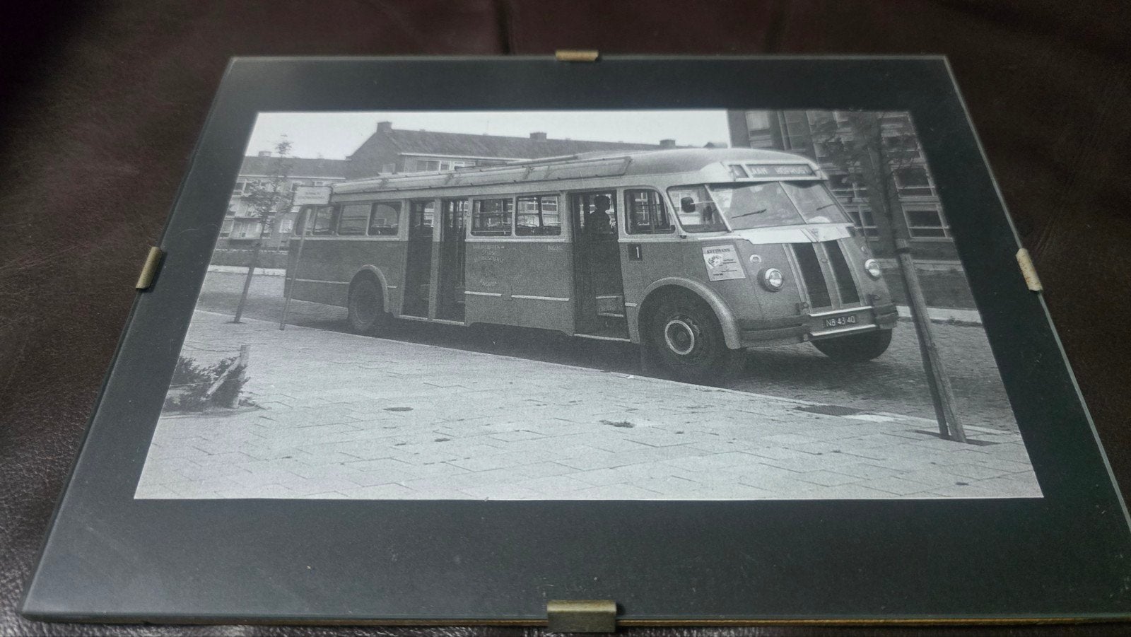 Oude foto van een bus, zwart-wit, ingelijst, Ophalen of Verzenden, Gebruikt