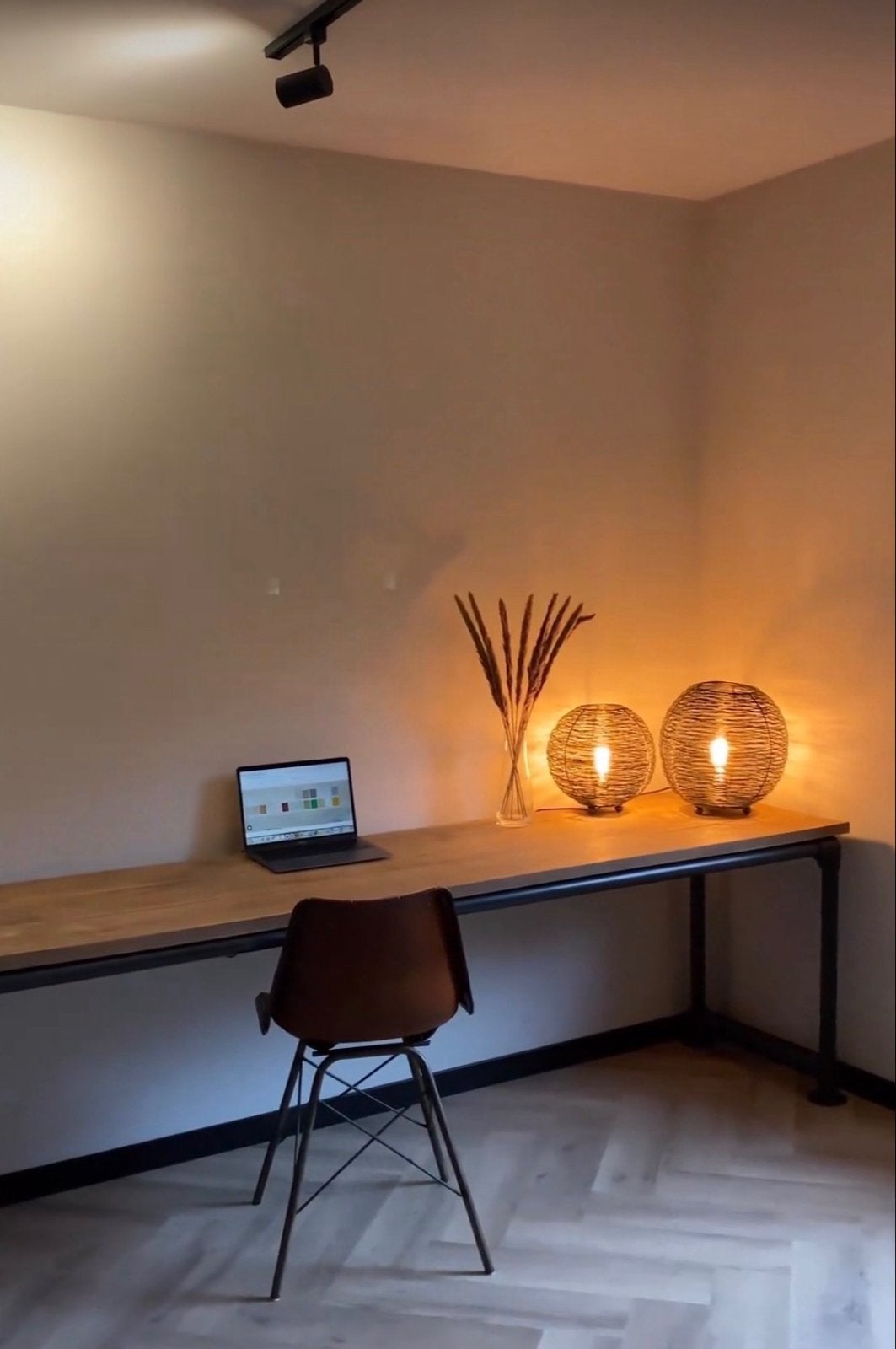 Robuust houten tafel/bureau met metalen onderstel 265x58x76h, Ophalen, Demontabel, Gebruikt, Hout