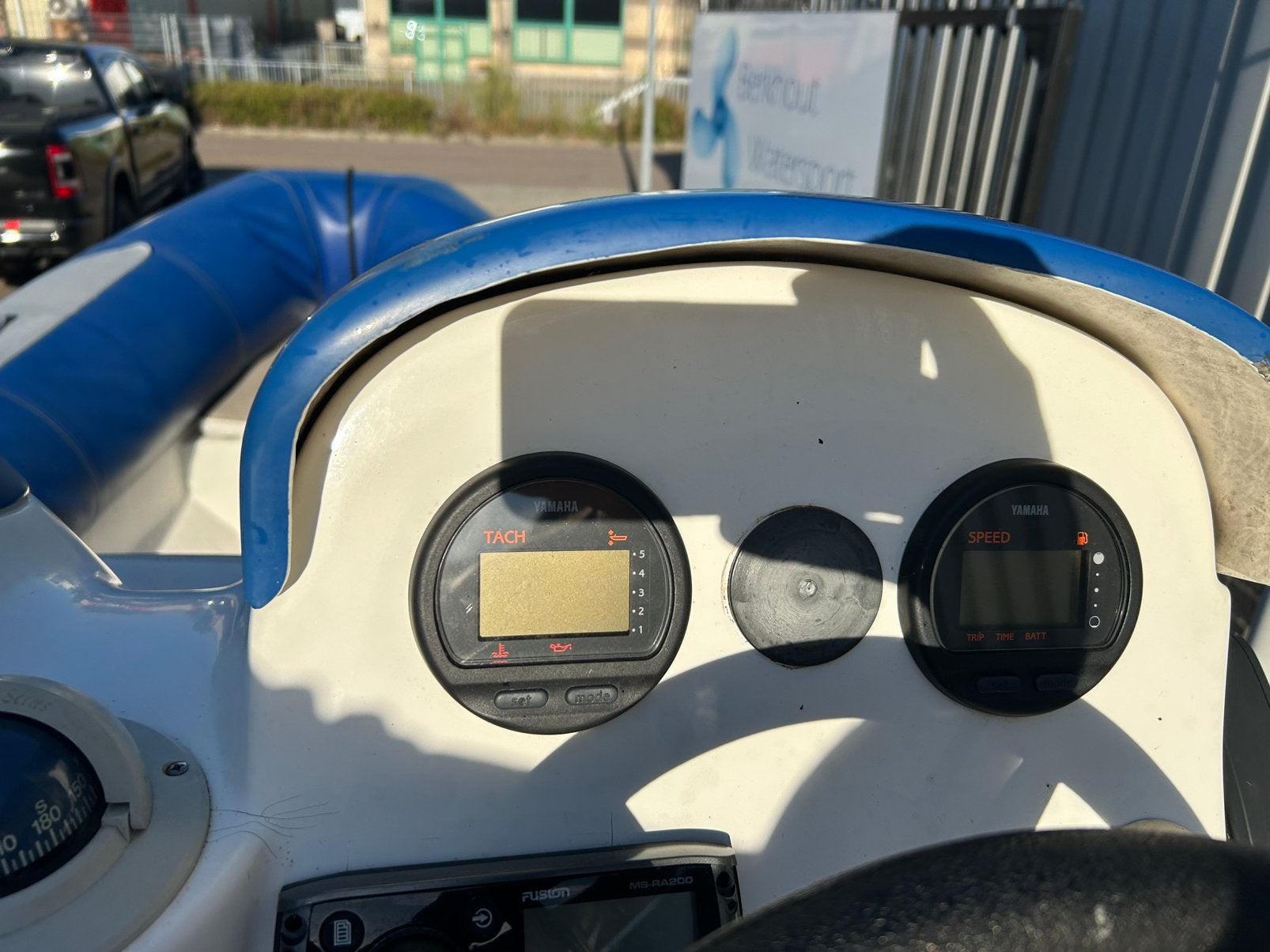 Foto 9 van Tekoop: avon 620 rib met 115 pk yamaha en trailer
