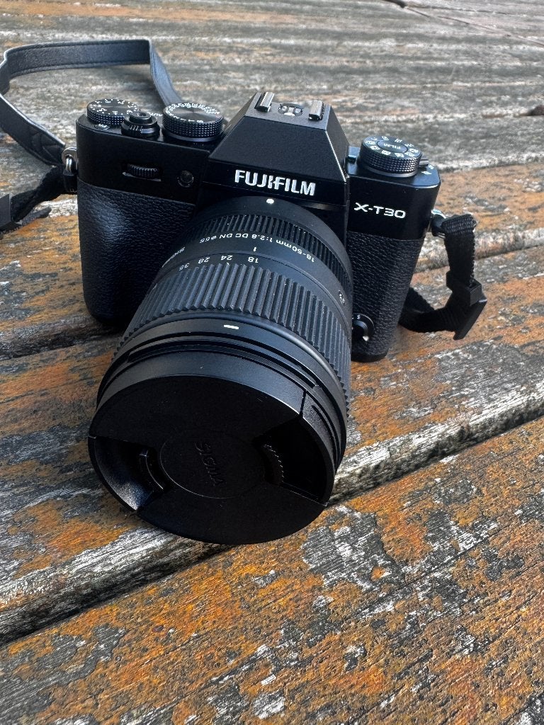 Fujifilm X-T30 III Zwart + Sigma 18-50mm F2.8 lens, Accu, Ingebouwde flitser, Ophalen of Verzenden, Zo goed als nieuw