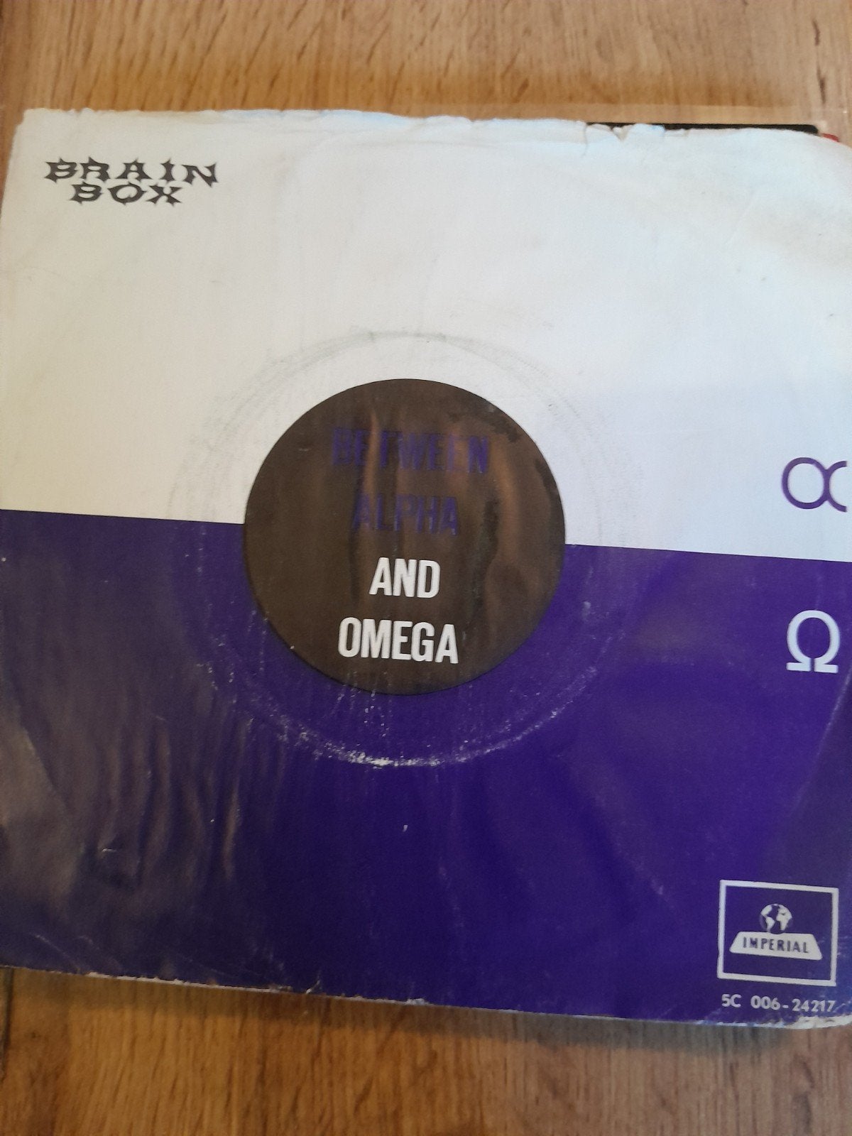 brainbox 7 inch between alpha and omega, Ophalen of Verzenden, Zo goed als nieuw, Pop