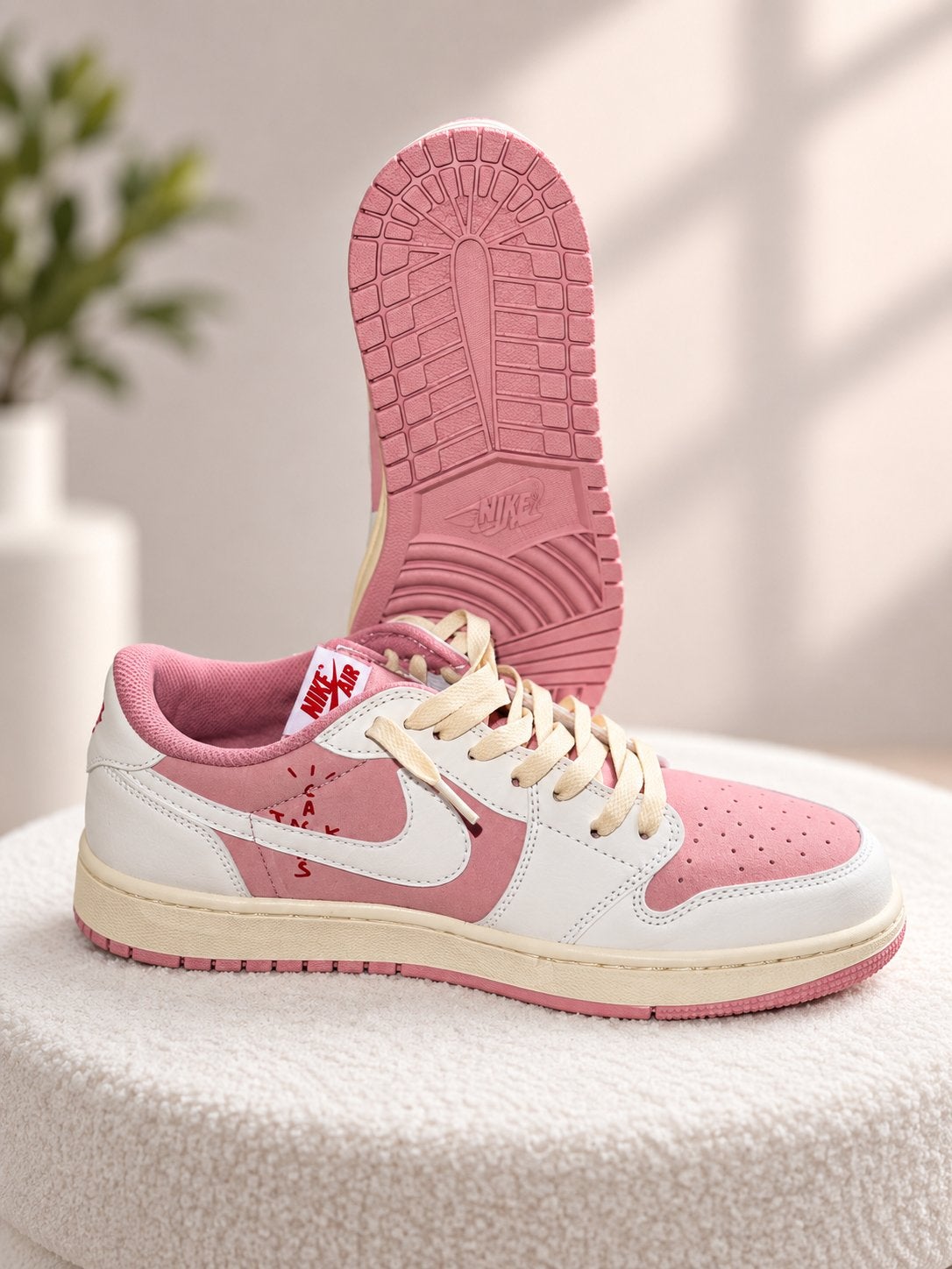 Air Jordan 1 Retro Low OG SP Travis Scott Shy Pink, Verzenden, Nieuw, Sneakers of Gympen, Roze