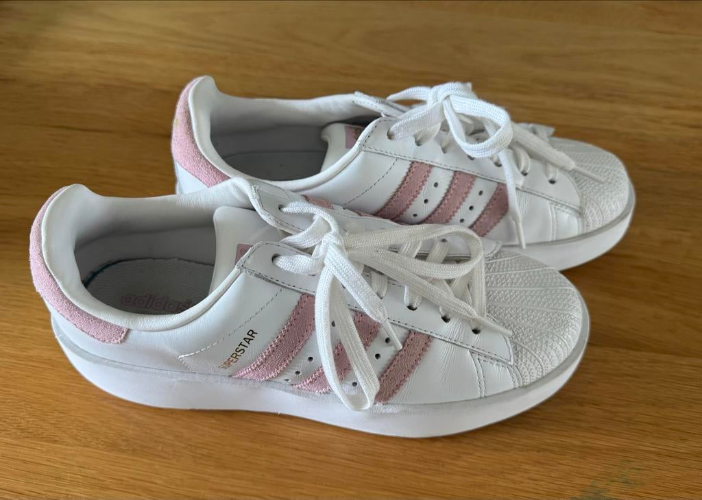 Adidas Superstar sneakers wit/roze - Maat 40 2/3 / 41, Ophalen of Verzenden, Zo goed als nieuw, Wit