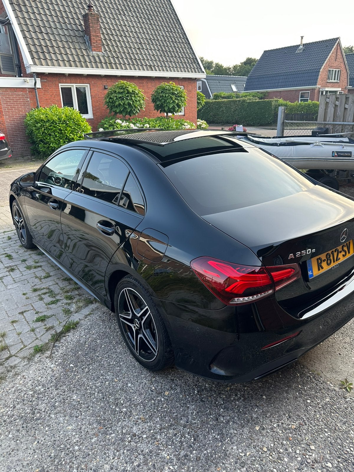 Foto 6 van Mercedes-Benz A-Klasse A 250 e 218pk 8G-DCT 2020 Zwart
