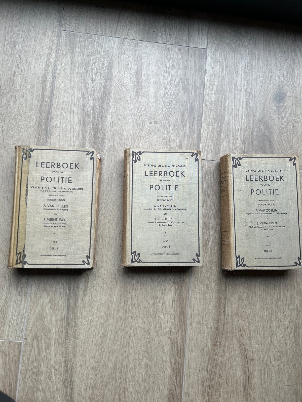 3-delig Politie Leerboek uit 1938 - Gebruikt door Oom, Antiek en Kunst, Antiek | Boeken en Bijbels, Ophalen