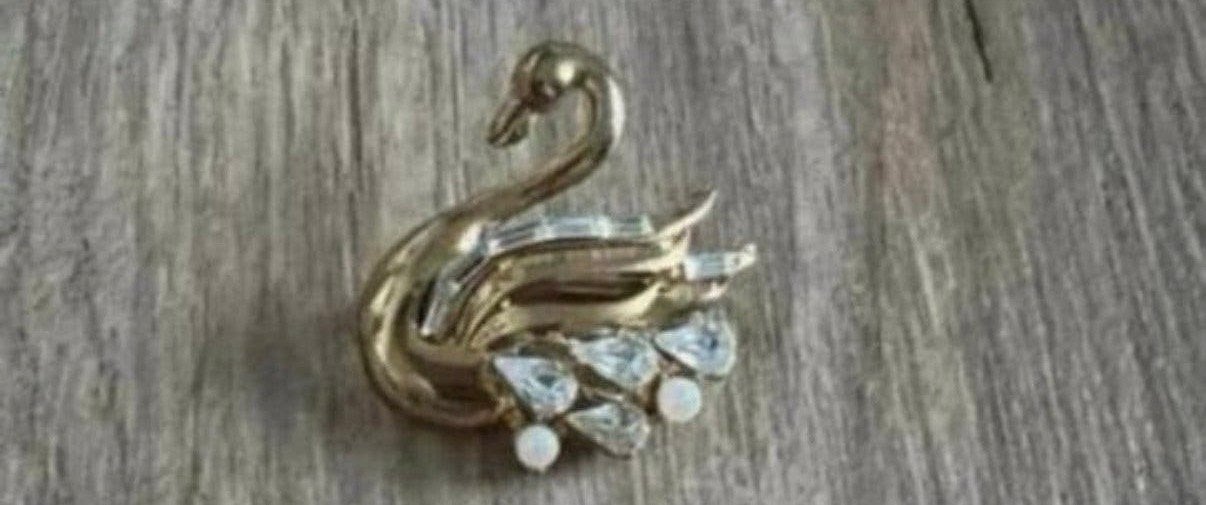 Vintage broche zwaan Parels/ stenen 4-4 cm, Ophalen of Verzenden, Zo goed als nieuw, Overige materialen