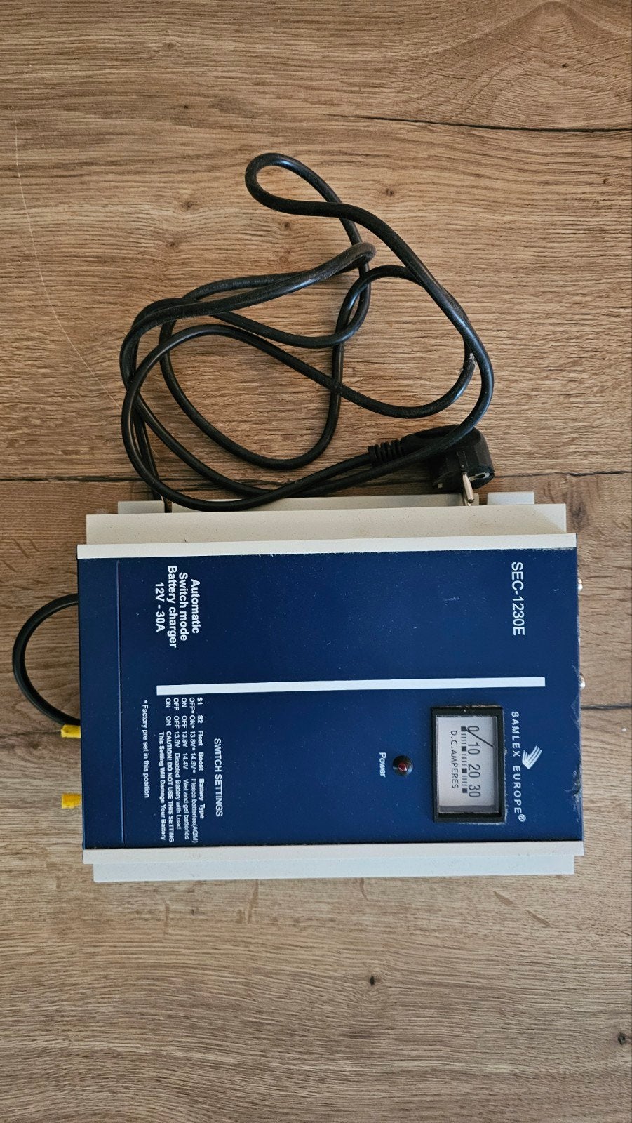 Samlex 1230E - 3 bank 30A acculader, Ophalen of Verzenden