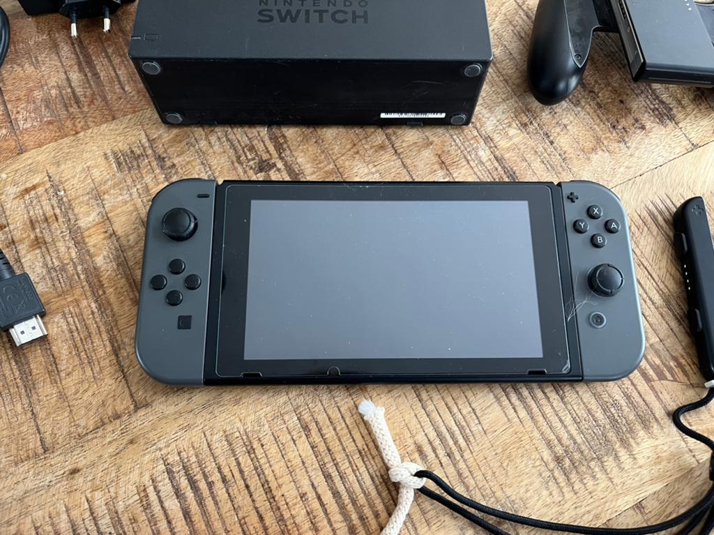 Nintendo Switch (grey edition), Spelcomputers en Games, Spelcomputers | Nintendo Switch, Ophalen of Verzenden, Zo goed als nieuw