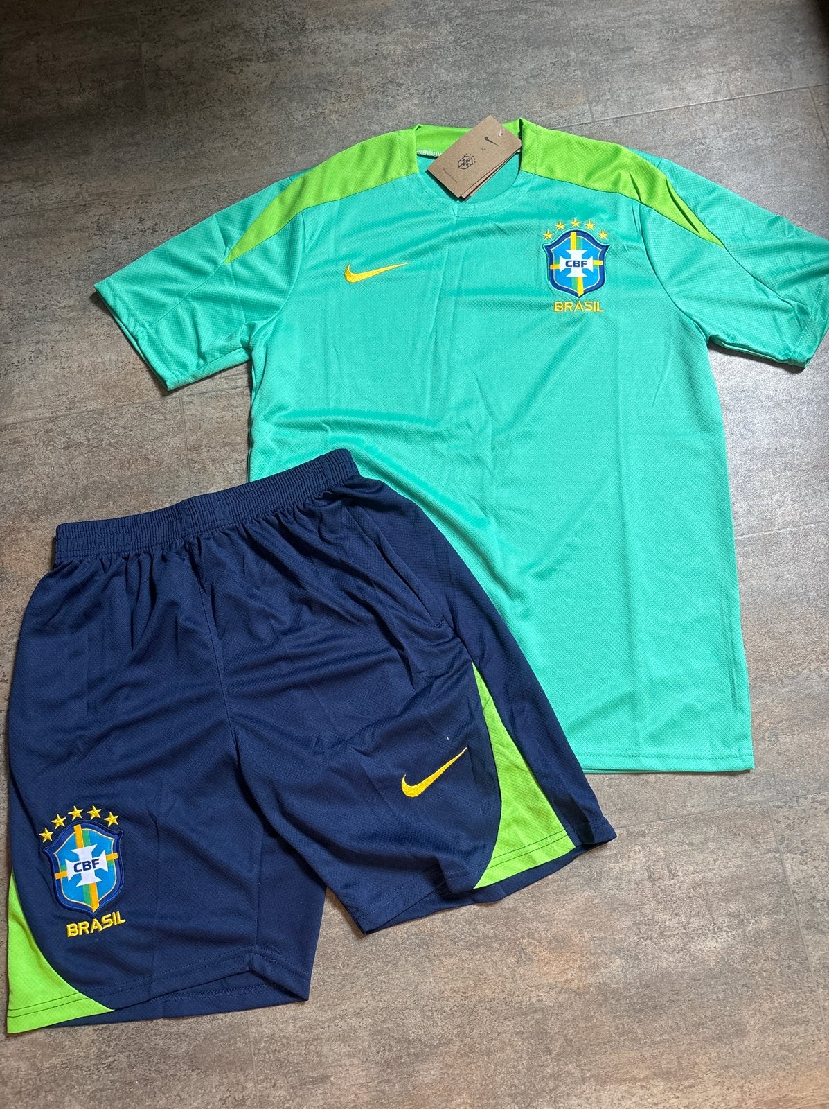 Brazilië voetbalset - Maat S (valt als M), Maat M, Ophalen of Verzenden, Nieuw, Set