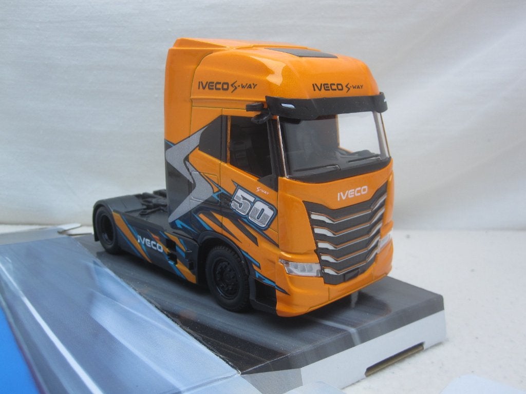 Iveco S-Way trekker 2021 1:43 Bburago, Ophalen of Verzenden, Nieuw, Bus of Vrachtwagen, Overige merken