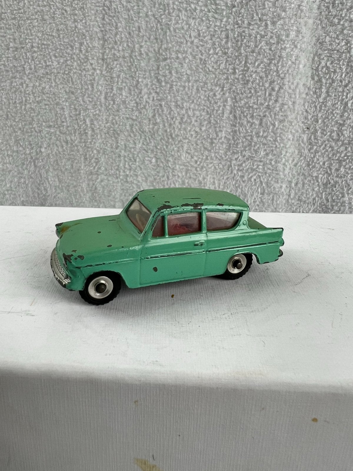 Dinky Toys Ford Anglia 105E - Groen Diecast Modelauto, Ophalen of Verzenden, Gebruikt