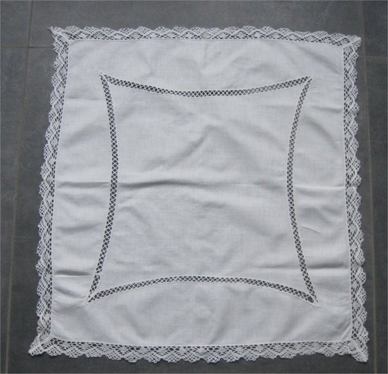Antiek kleedje met kantranden, Ophalen of Verzenden