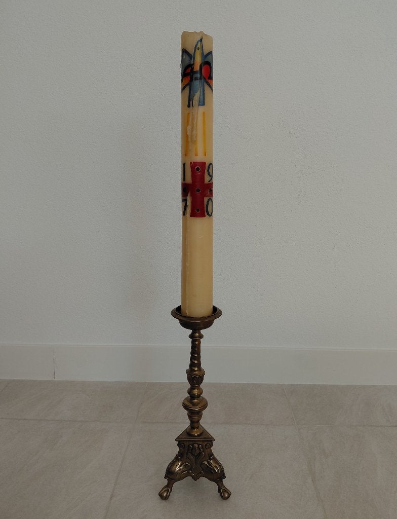 antieke messing kerk kandelaar met paaskaars, Antiek en Kunst, Antiek | Religie, Ophalen