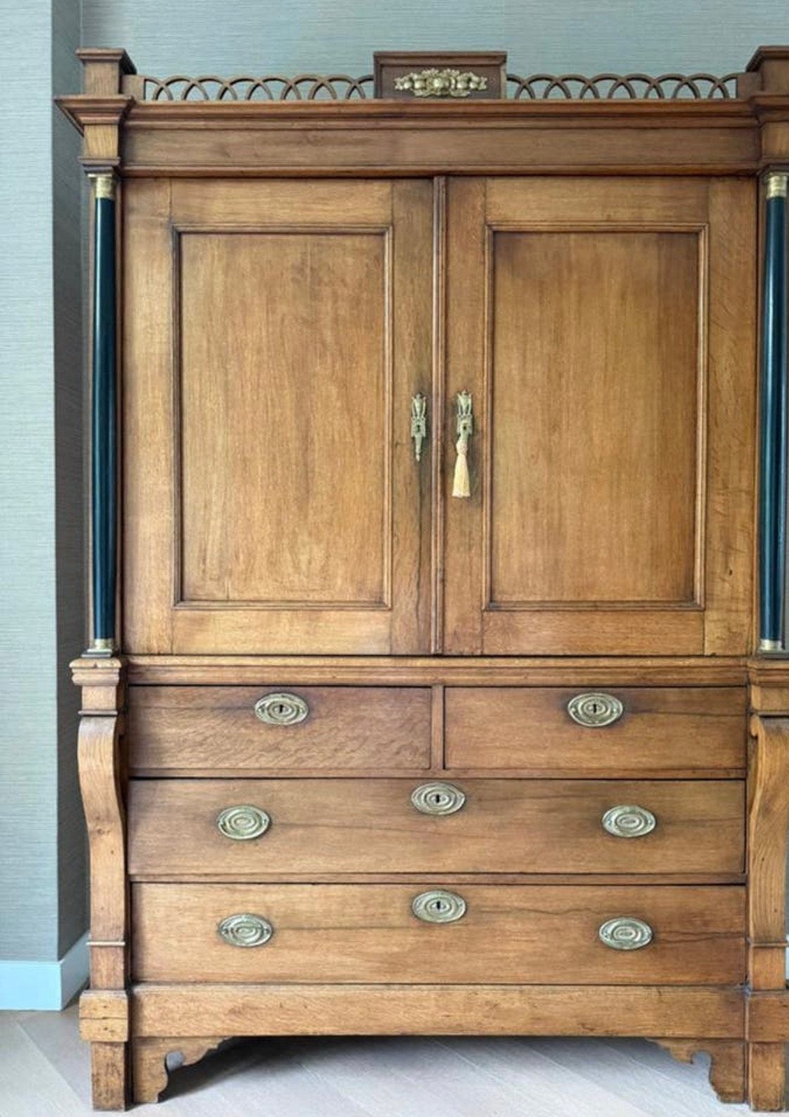 Antiek 18e eeuws Hollands kabinet, Ophalen