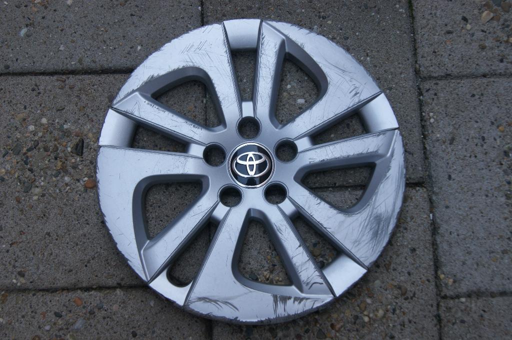 1 losse originele wieldop Toyota Prius 16 inch, Auto diversen, Wieldoppen, Ophalen of Verzenden, Gebruikt