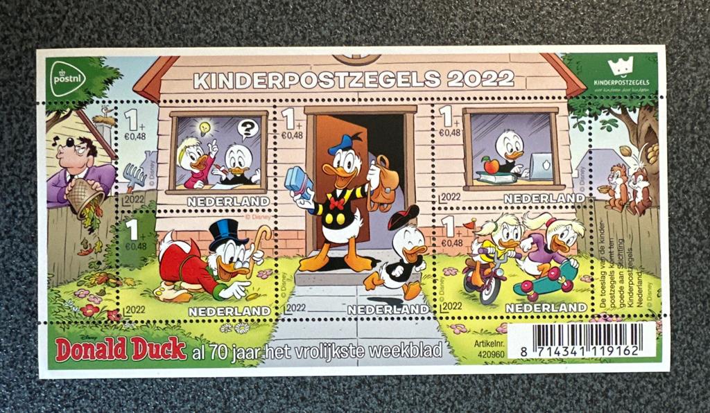 Kinderpostzegels 2022 Donald Duck - Postfris velletje, Ophalen of Verzenden, Na 1940, Postfris