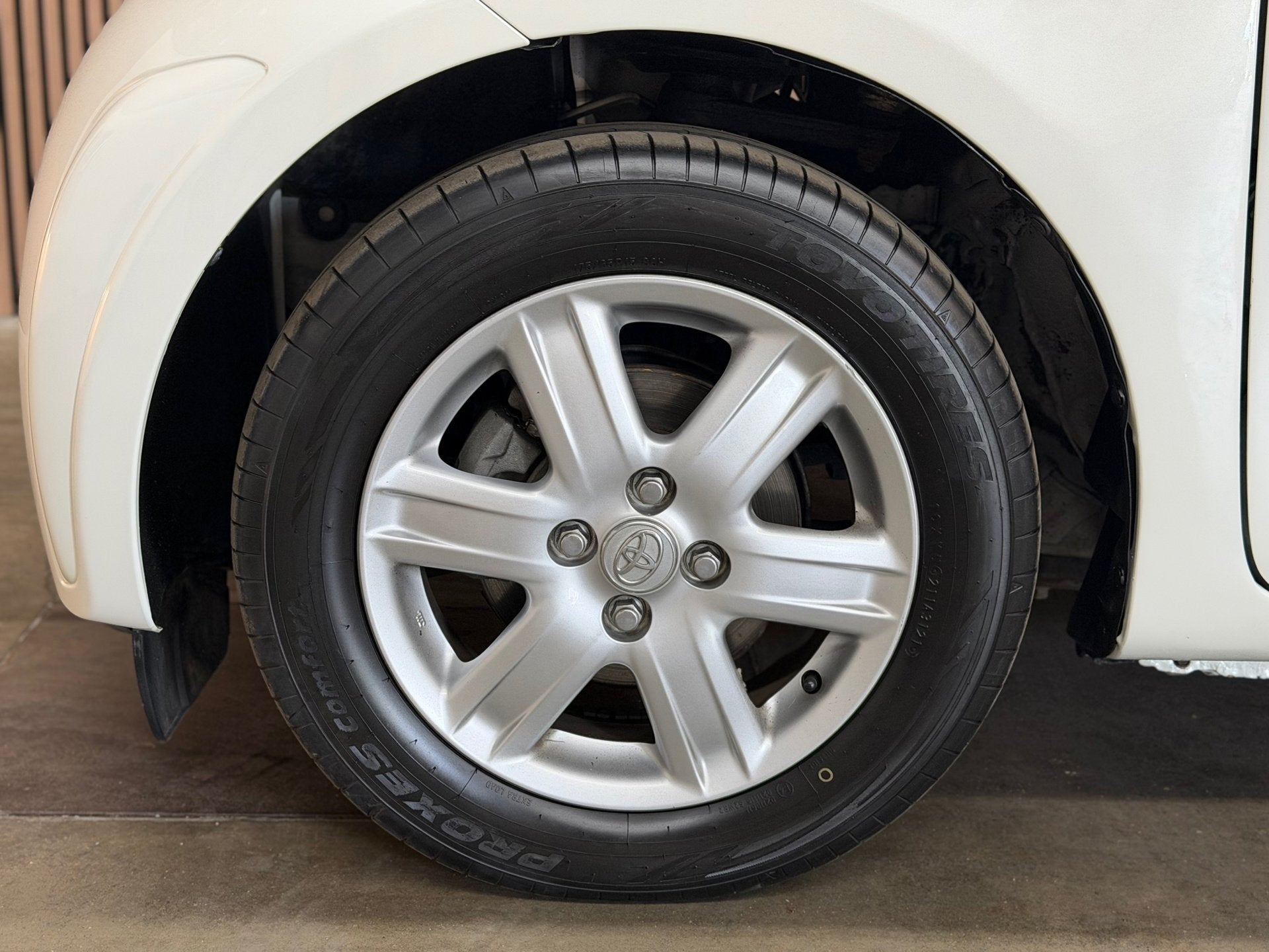 Toyota IQ 1.0 VVTi Comfort 2011 NAP AIRCO TREKHAAK ELEK-RAME, Euro 5, Stof, Gebruikt, Zwart
