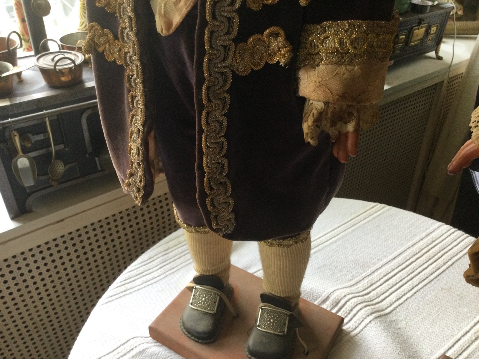 2stuks antieke hand gemaakte kleding plus poppen niet antiek, Ophalen of Verzenden