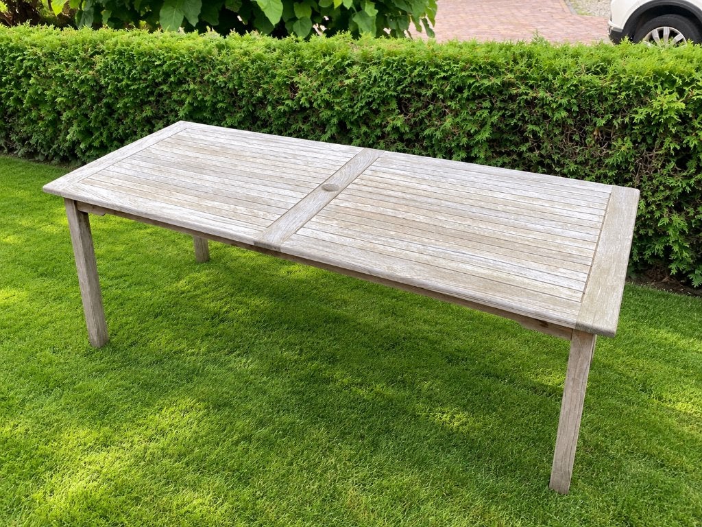 Robuuste hardhouten tuintafel (TEAK)