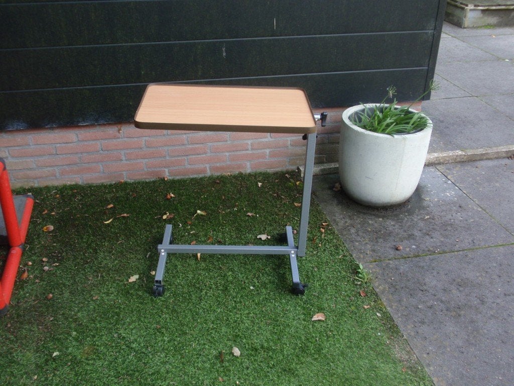 verstelbare bedtafeltje, Ophalen, Zo goed als nieuw