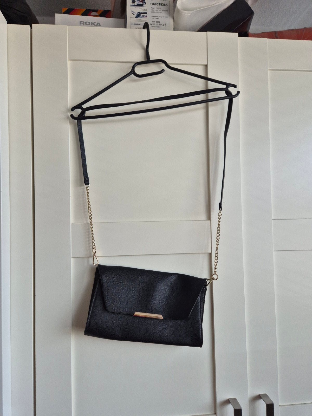 Prachtige zwarte clutch van H&M, Sieraden, Tassen en Uiterlijk, Tassen | Damestassen, Ophalen of Verzenden, Zo goed als nieuw
