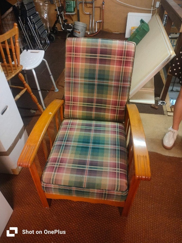 Nette rookstoel met veel zitcomfort en nette bekleding, Ophalen