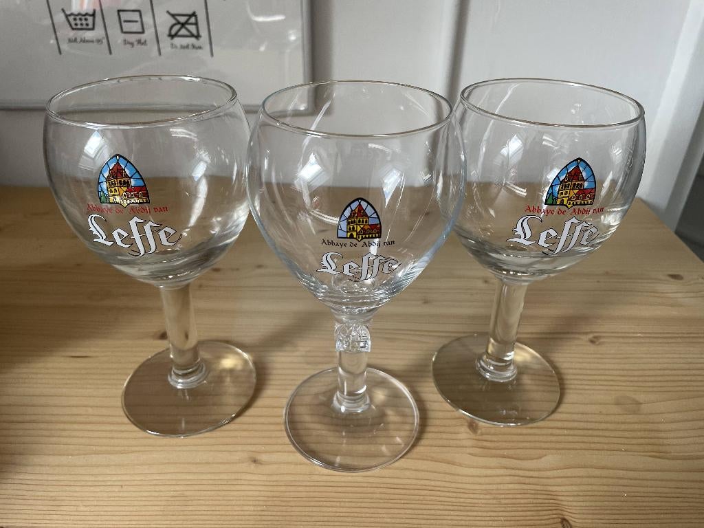 3 Leffe bierglazen – inclusief uniek Leffe reliëfglas, Ophalen, Zo goed als nieuw, Glas of Glazen, Leffe