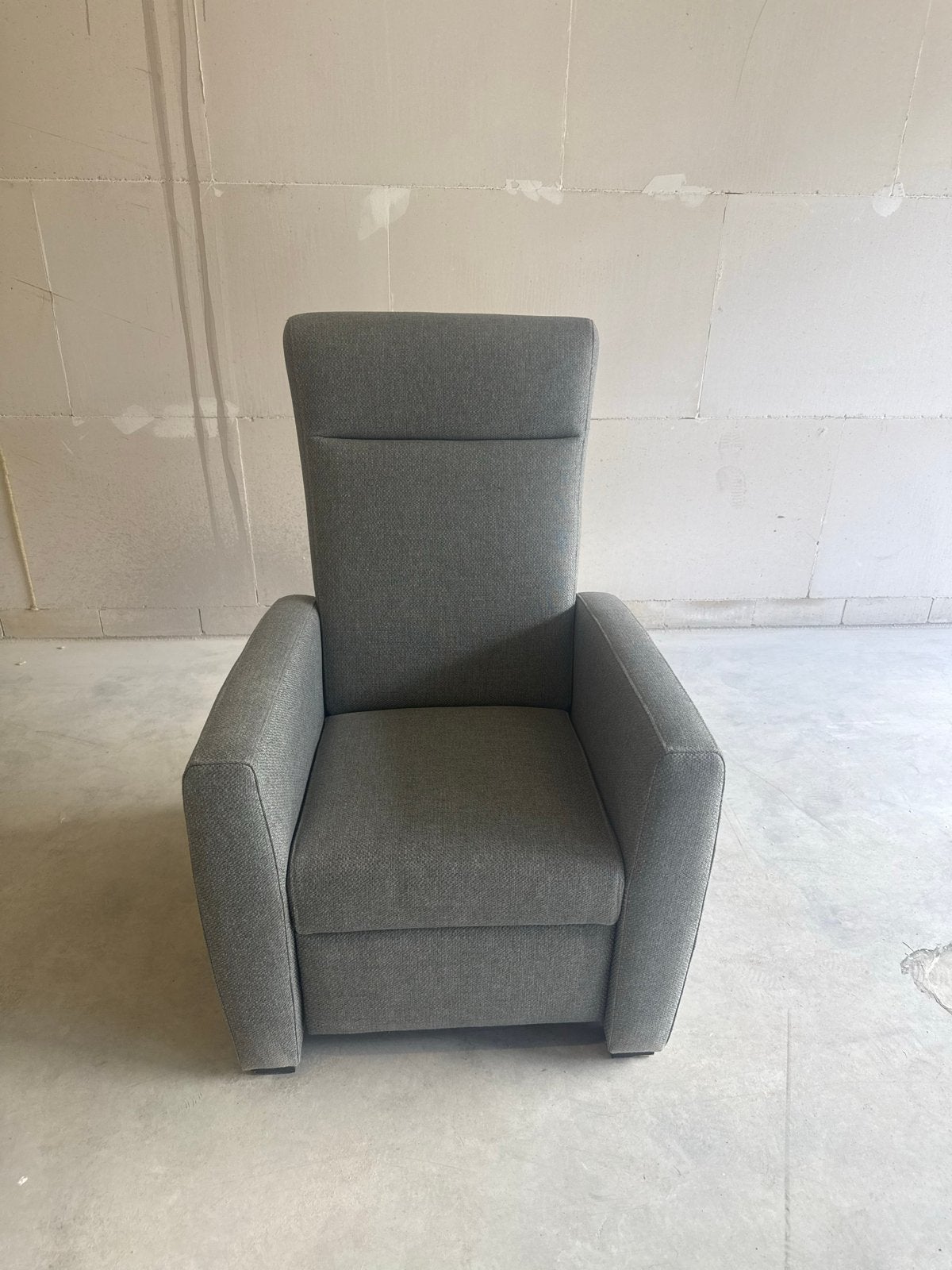 Grijze relaxfauteuil - Zo goed als nieuw, Huis en Inrichting, Ophalen of Verzenden, Zo goed als nieuw, Stof