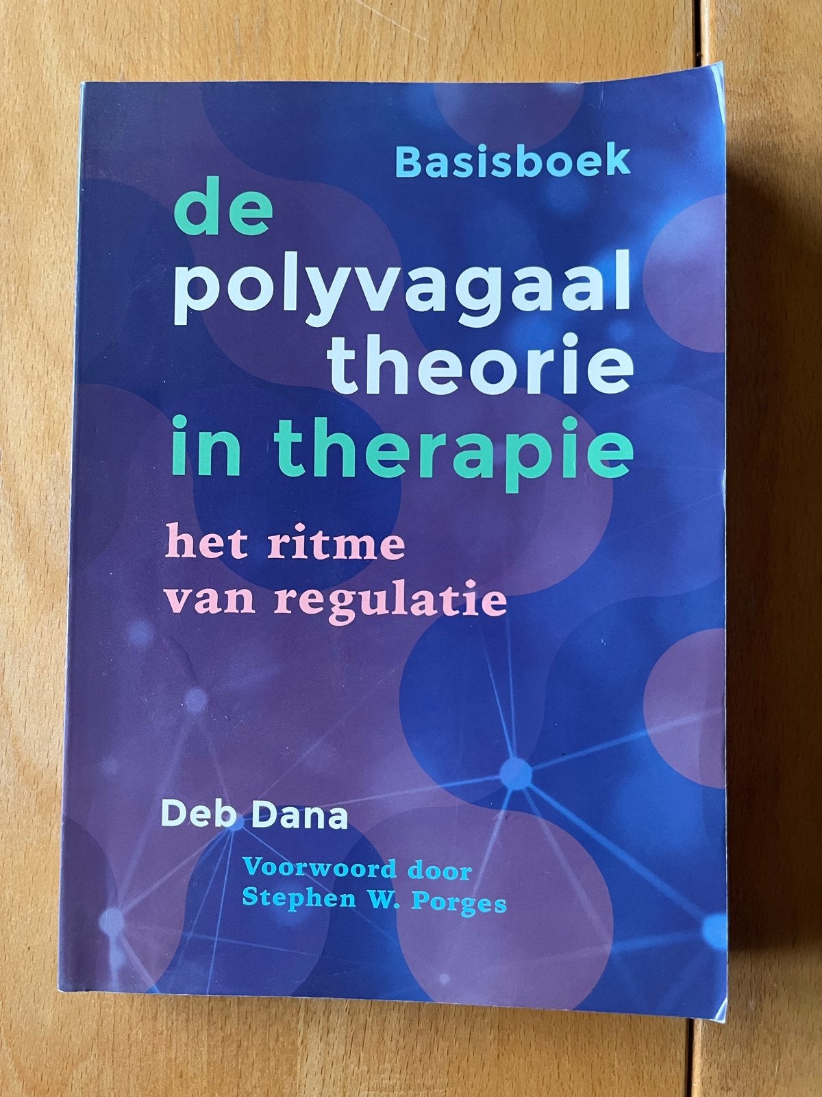 Basisboek de polyvagaal theorie in therapie - Deb Dana, Ophalen of Verzenden, Zo goed als nieuw, Klinische psychologie