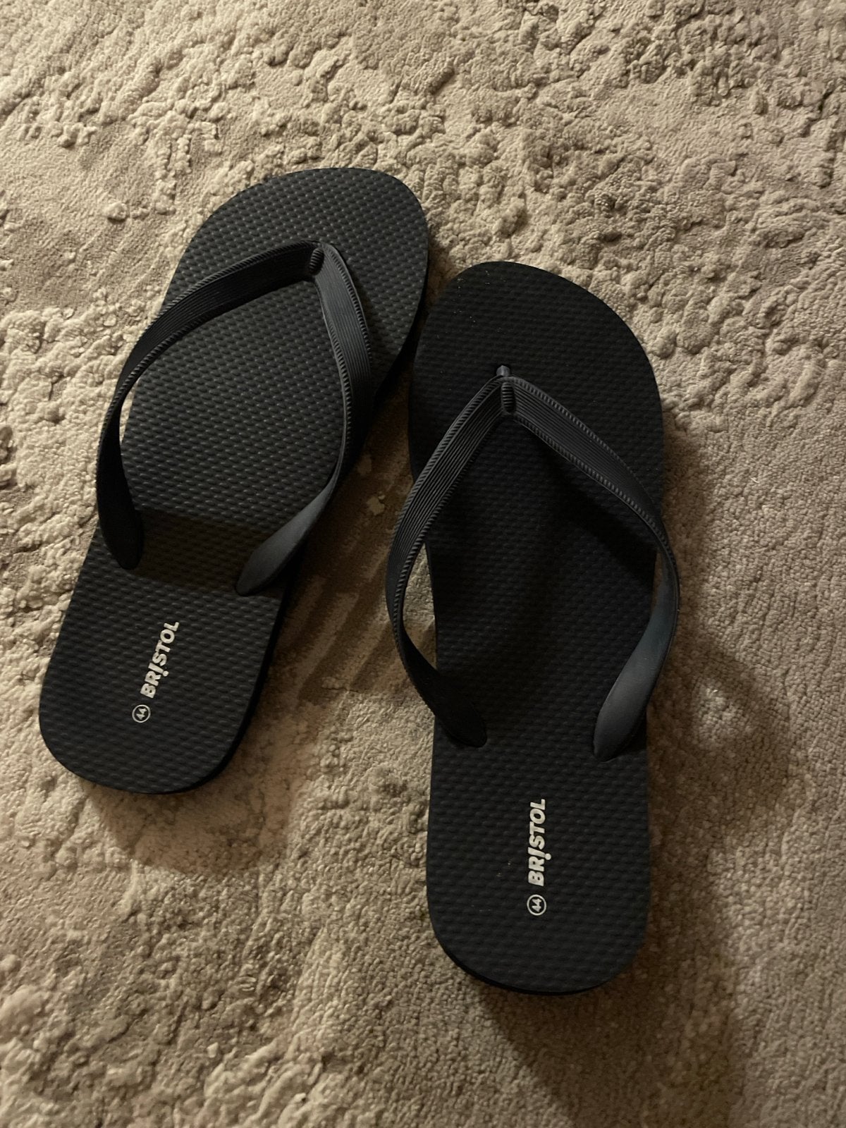 Bristol teenSlippers Maat 44 Zwart -nieuw, Kleding | Heren, Ophalen of Verzenden, Zo goed als nieuw, Zwart, Slippers