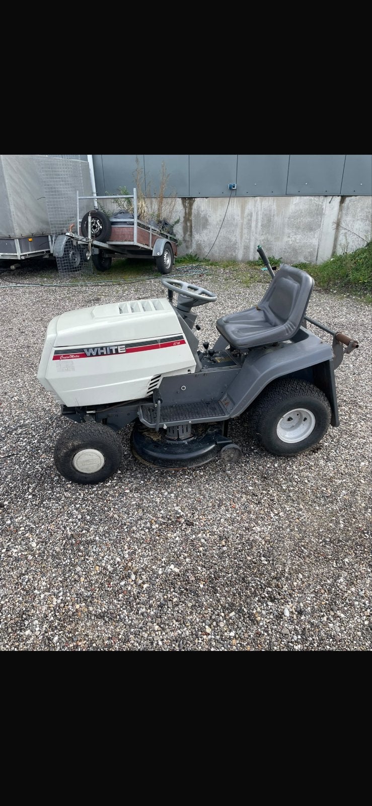 Foto 2 van White zitmaaier - Krachtige grasmaaier met opvangbak