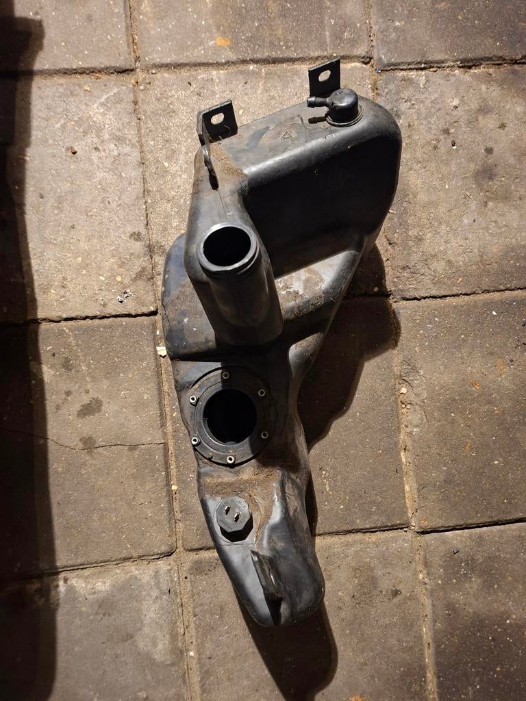 Zip iget brandstoftank, Ophalen of Verzenden