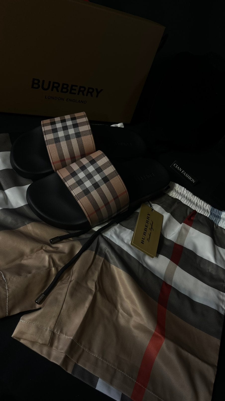 Burberry slippers en zwembroek, Slippers, Bruin, Cian, Nieuw