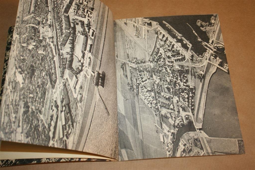 Groningen vanuit de lucht. Lauwerszee tot Dollard 12 foto\'s, Boeken, Ophalen of Verzenden, Gelezen