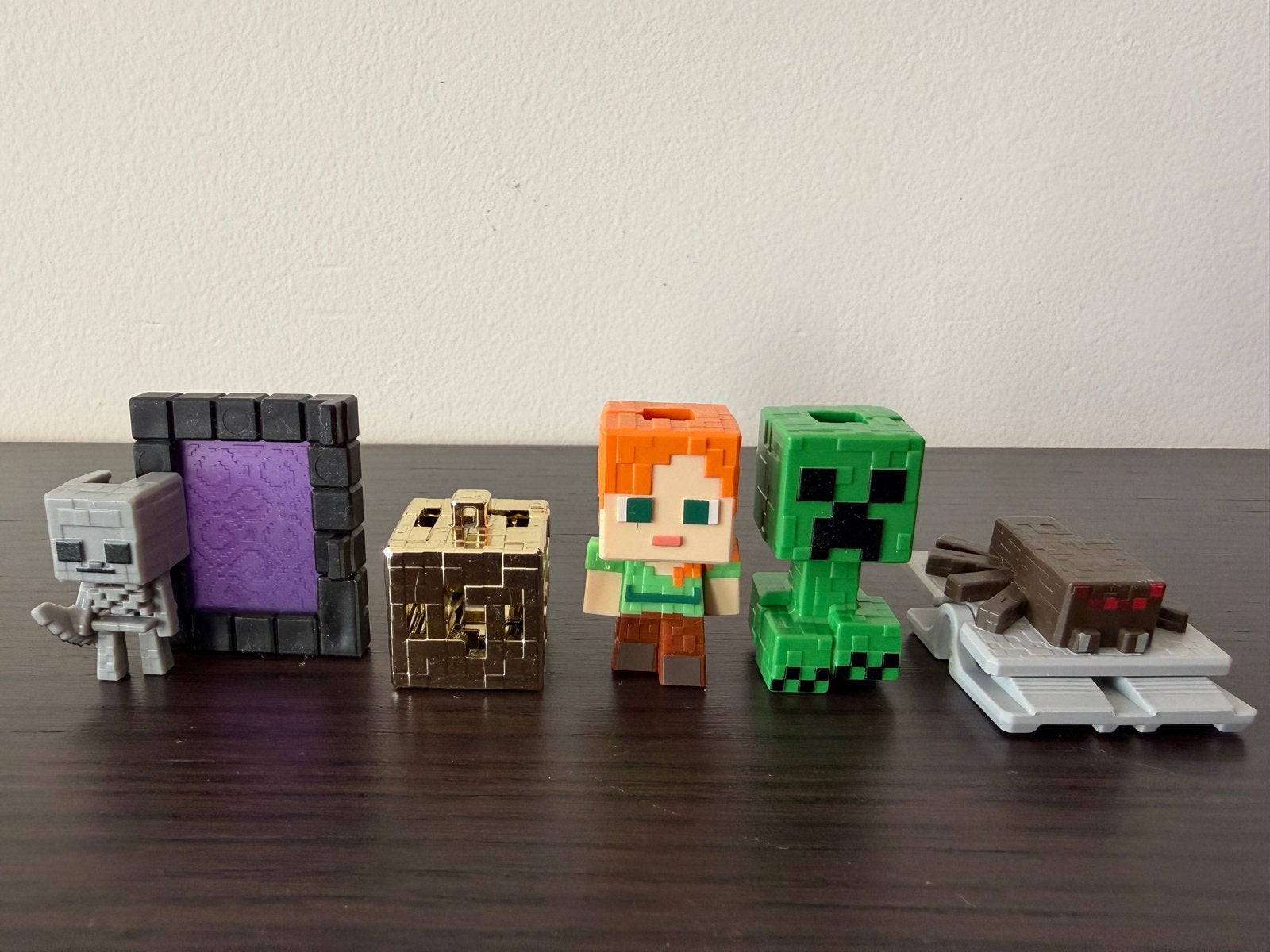 Minecraft Kinder Surprise figuren set: o.a. GOUDEN kist, Ophalen of Verzenden, Nieuw
