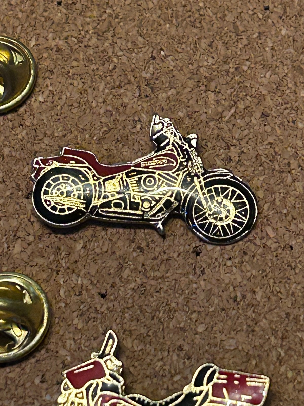 Vintage Motorfiets - Harley Davidson Stijl Pin, Ophalen of Verzenden, Gebruikt, Transport, Speldje of Pin