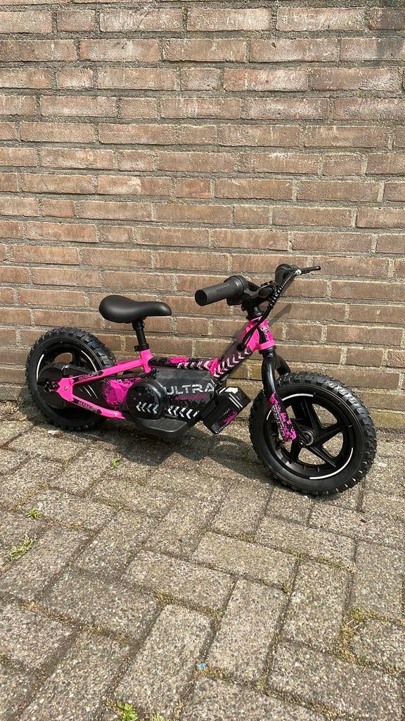 Roze 12 inch elektrische loopfiets nieuw €279,95, Kinderen en Baby's, Speelgoed | Buiten | Voertuigen en Loopfietsen, Ophalen
