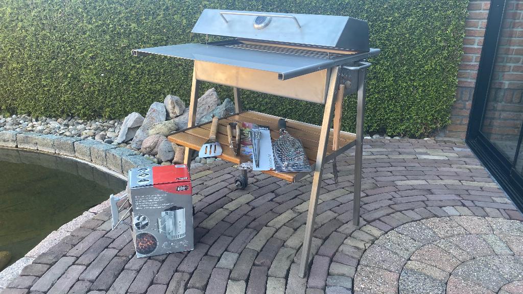 BBQ Volledig Roest Vast Staal, Tuin en Terras, Houtskoolbarbecues, Gebruikt, Met accessoires, Ophalen