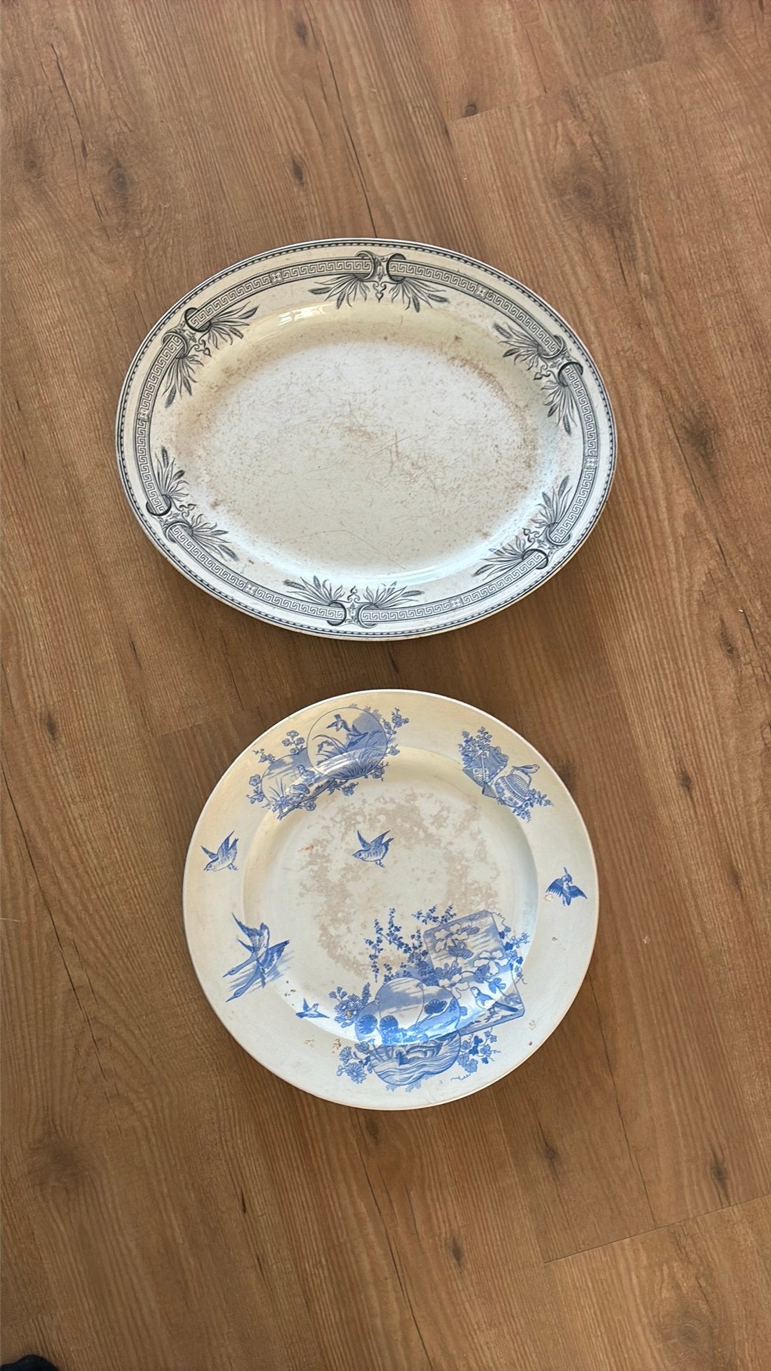 2 oude schalen / borden, Ophalen